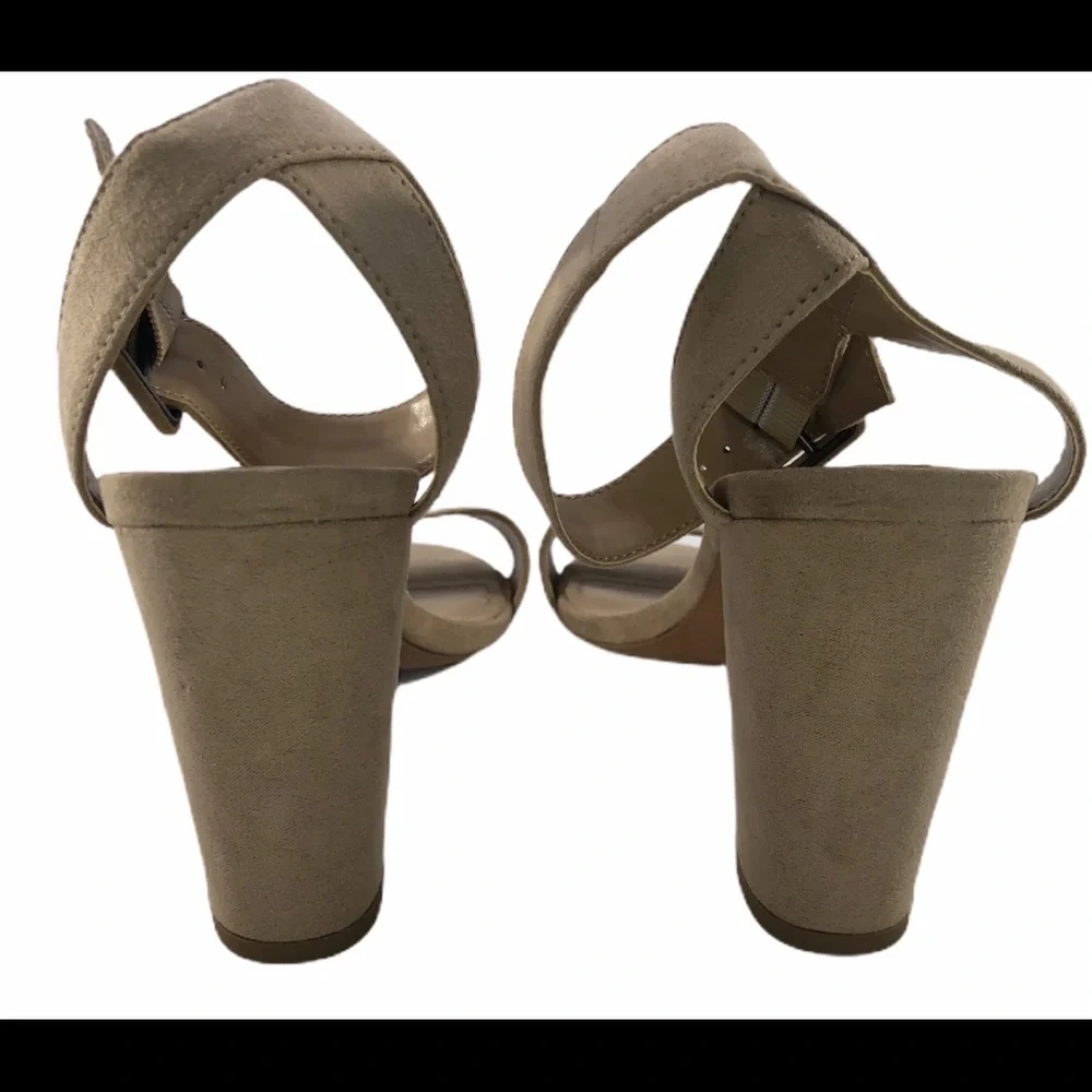 Bcbgeneration Woman's Tan Sandal‎ Heel